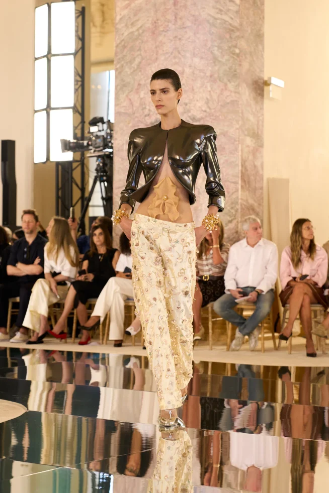 00006 schiaparelli fall 2026 couture credit brand 654x981