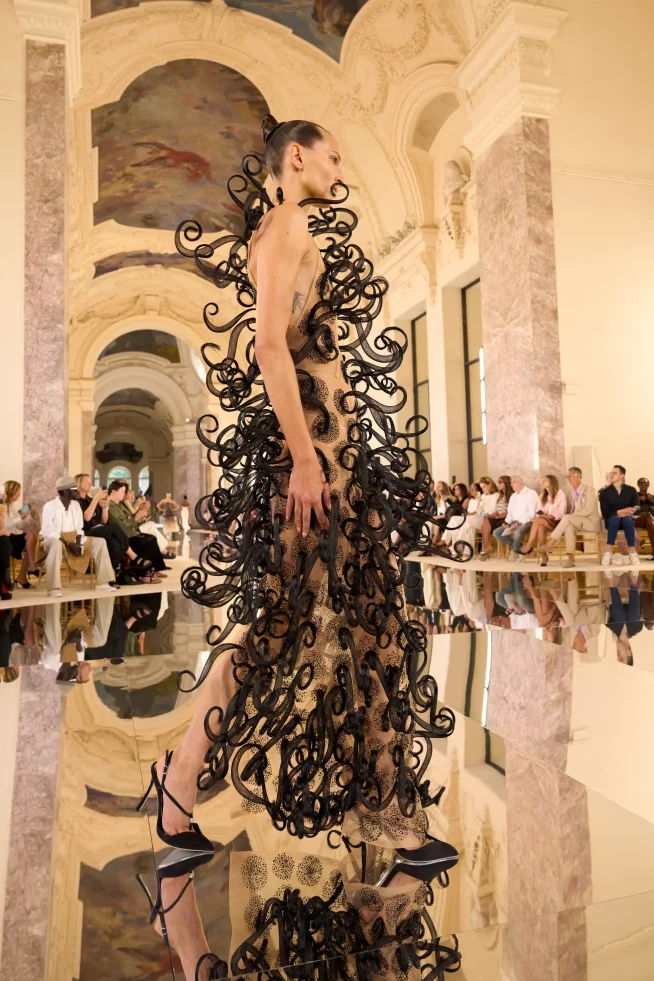 00009 schiaparelli fall 2026 couture credit brand 654x981