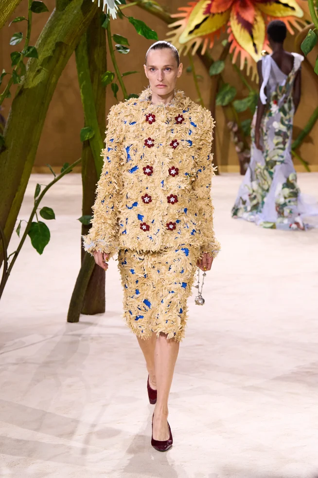 Chanel Outono/Inverno 2026-2027: Alta Costura 00013 chanel fall 2026 couture credit gorunway 654x981