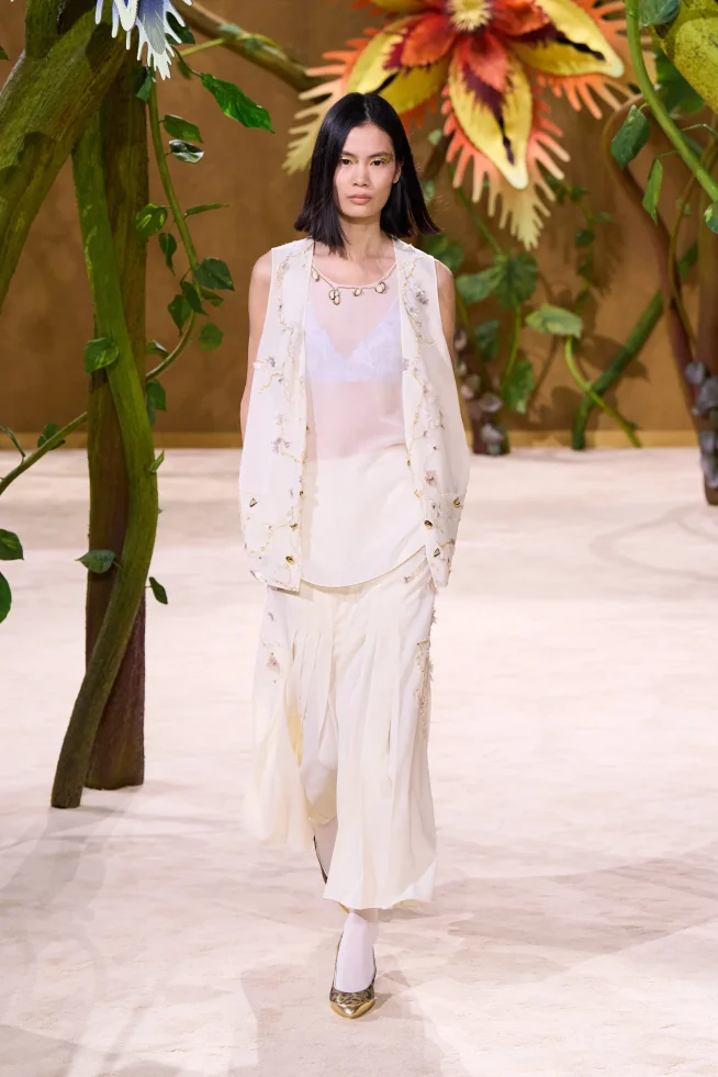 Chanel Outono/Inverno 2026-2027: Alta Costura 00024 chanel fall 2026 couture credit gorunway 654x981