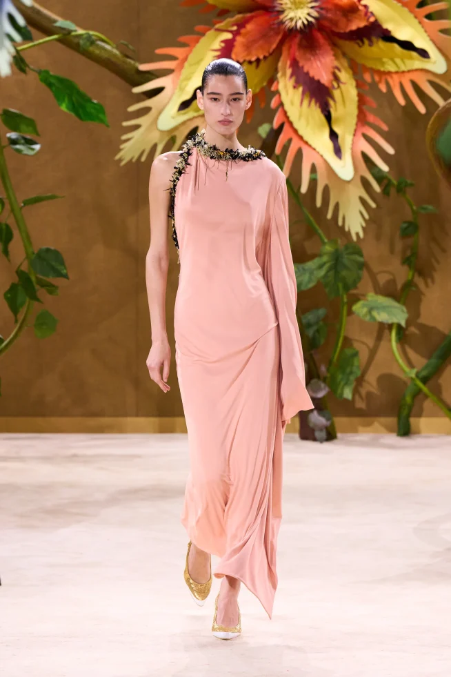 Chanel Outono/Inverno 2026-2027: Alta Costura 00058 chanel fall 2026 couture credit gorunway 1 654x981