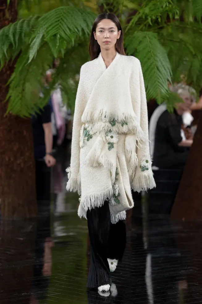 Dior Outono/Inverno 2026-2027: Alta Costura fio00864 654x981
