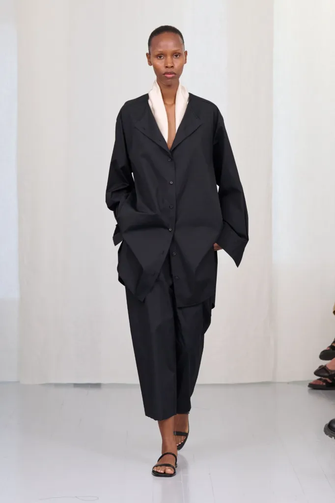 Copenhagen Fashion Week SS27: Minimalismo wp 1785834740698835127510271094722 682x1024