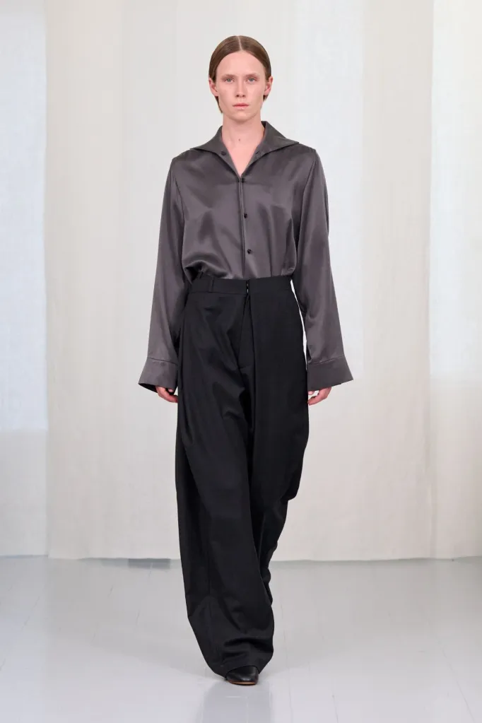 Copenhagen Fashion Week SS27: Minimalismo wp 17858347412211007053961120916983 682x1024