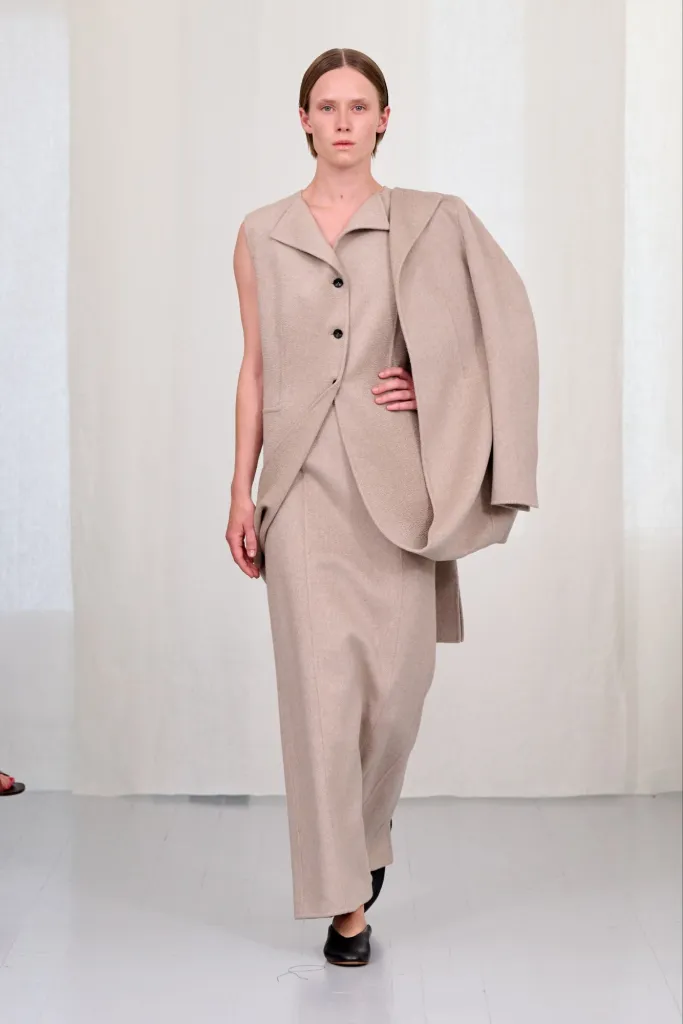 Copenhagen Fashion Week SS27: Minimalismo wp 17858347419538546662877929835731 683x1024