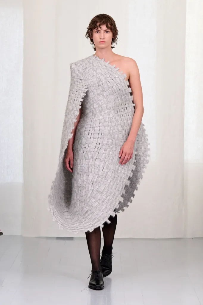 Copenhagen Fashion Week SS27: Minimalismo wp 17858347422603096145903990280051 682x1024
