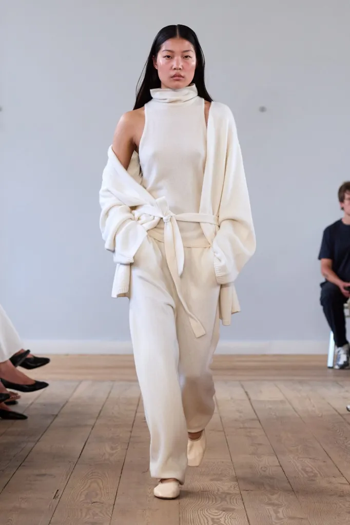 Copenhagen Fashion Week SS27: Minimalismo wp 17860800040945298115635335115315 682x1024