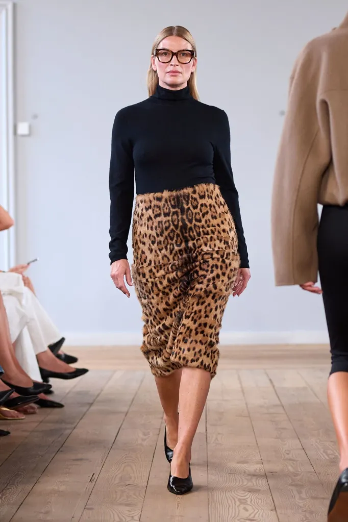 Copenhagen Fashion Week SS27: Minimalismo wp 17860800053593315661962595437445 682x1024